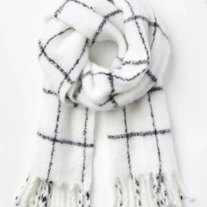 NWT LOFT Black & white plaid style classic scarf wrap